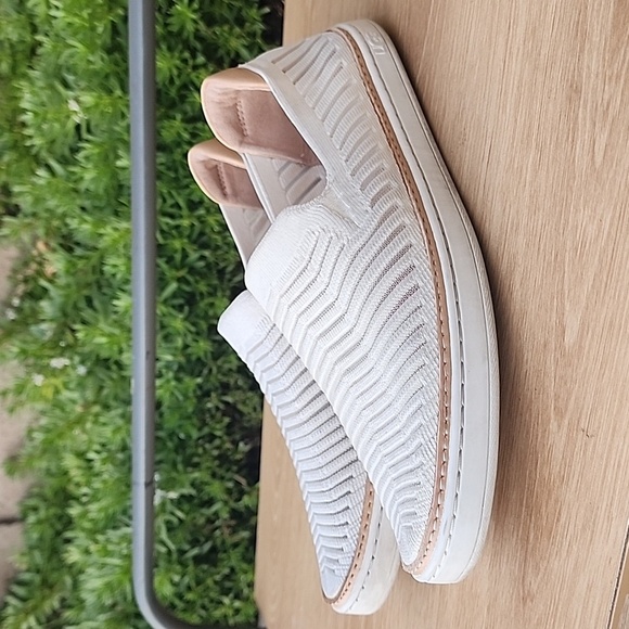 UGG New Sammy Breeze Slip-On Stretch Leather Sneaker 7.5 - Picture 1 of 12